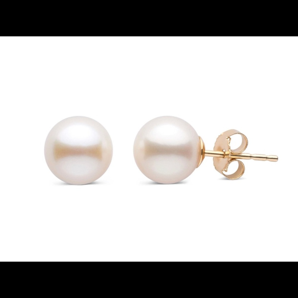 Stud freshwater Pearl earrings